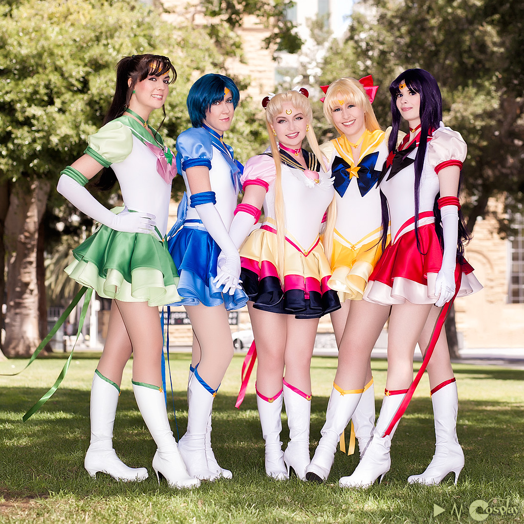 Photo of daydreamernessa cosplaying Eternal Sailor Mars (Sailor Moon Sailor S...