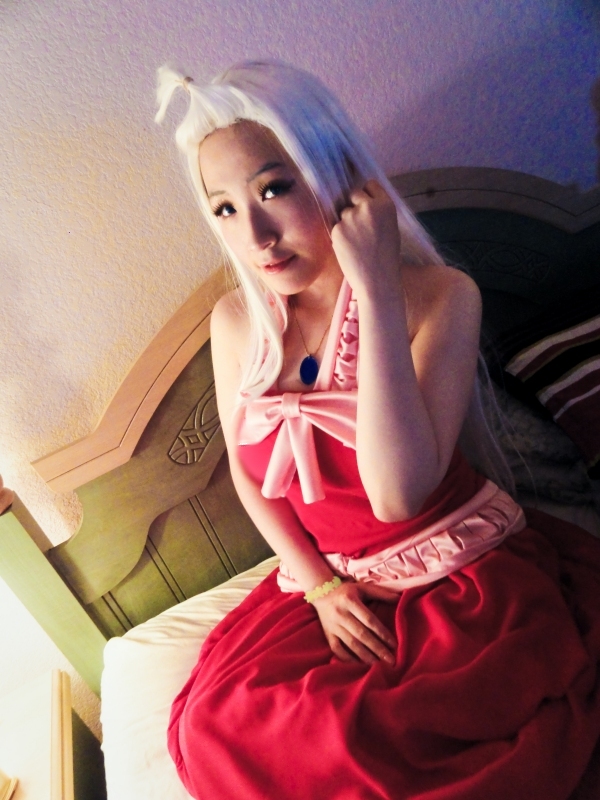 Fairy tail cosplay mirajane