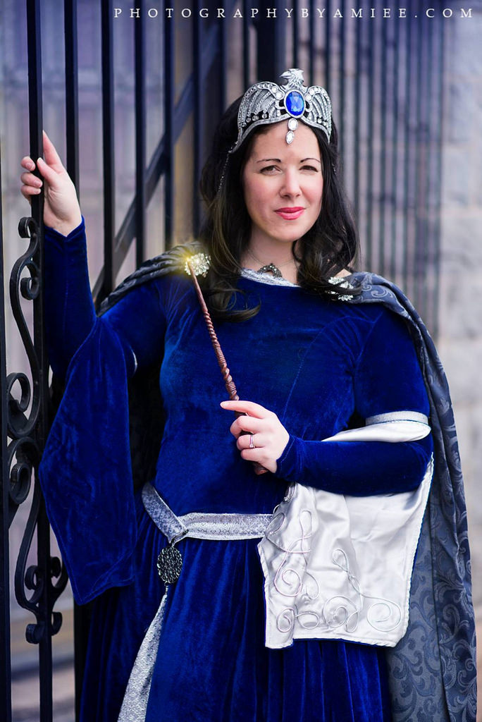 My Rowena Ravenclaw cosplay at LeakyCon! First time cosplaying and I'm  really glad with how it came out! : r/Harry_potter