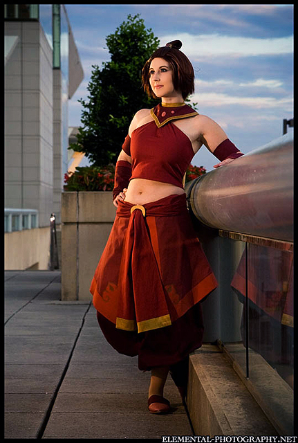 Suki (Avatar: The Last Airbender) cosplayed by Tess.