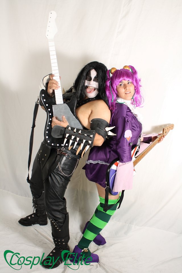 Photo of Shiho cosplaying Midori (Guitar Hero III) .
