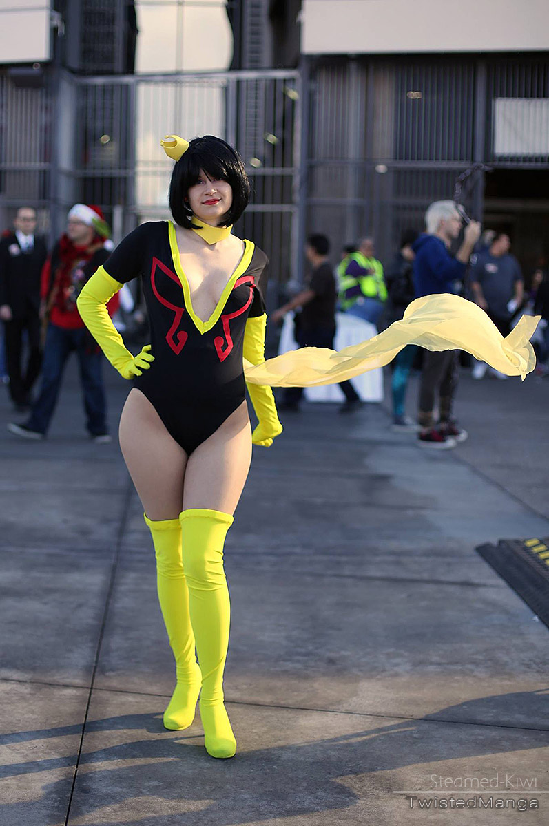 Photo of Lynai cosplaying Dr. Mrs. The Monarch (Venture Bros. 