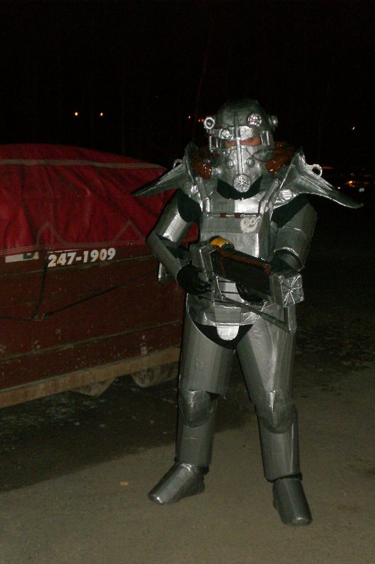 Brotherhood of Steel Paladin (Fallout 3) cosplayed by Kevin.