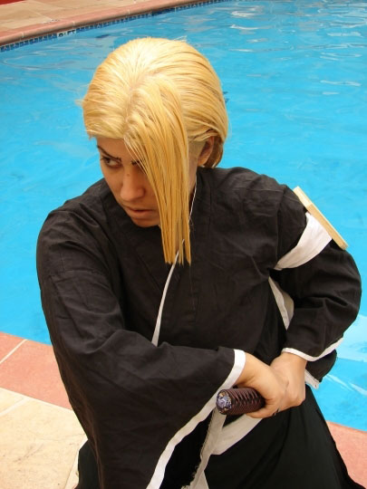 Photo of Yukari Kaiba cosplaying Kira Izuru (Bleach) .