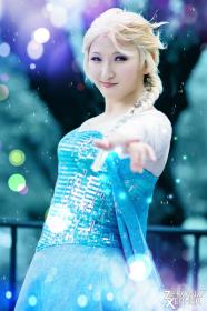 Elsa from Frozen worn by Ion