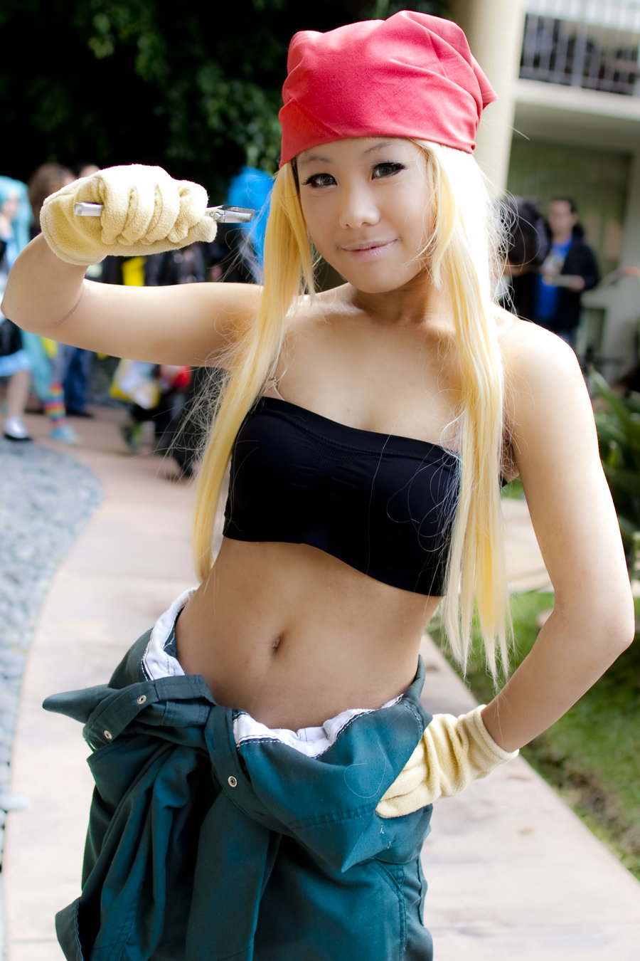 Win winry 18. Уинри Рокбелл косплей. Уинри Cosplay. Winry Rockbell Cosplay. Косплей на Винри.