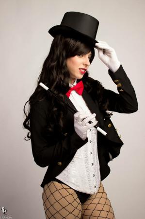 Wonder Zatanna (@tatayMM) / X