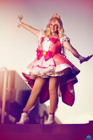 Cure Flora (Go! Princess Pretty Cure) by Eli Ebberts