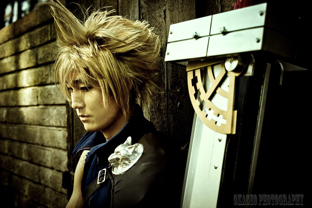 picture of cloud strife advent children