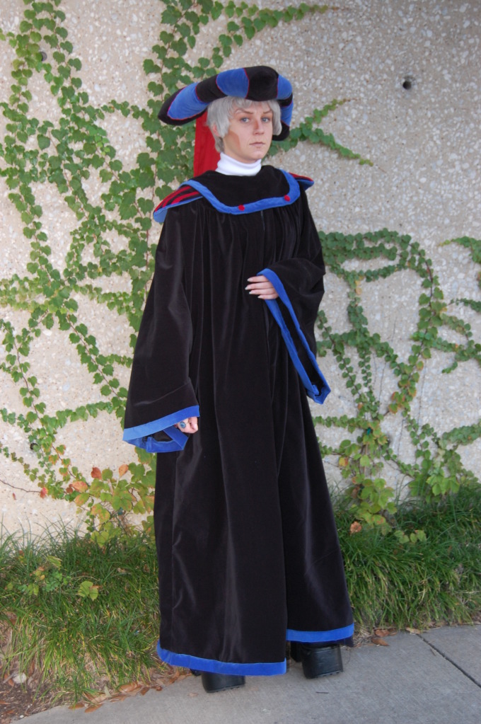 Hunchback of Noter Dame Judge Claude Frollo Cosplay Costume.