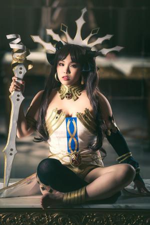 Godly Fate/Grand Order Cosplay Brings Ishtar to Life