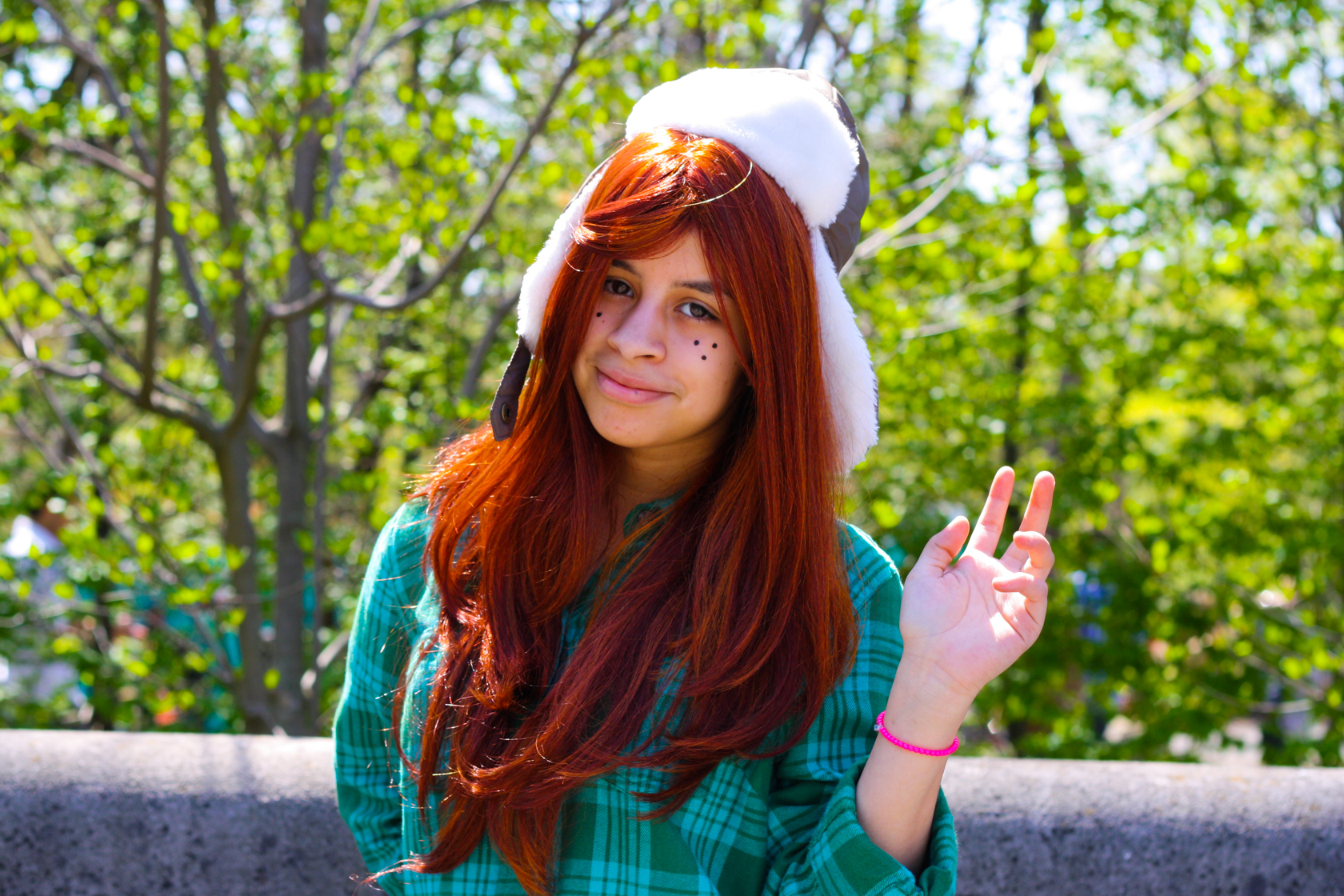 Photo of Sephie cosplaying Wendy Corduroy (Gravity Falls) .