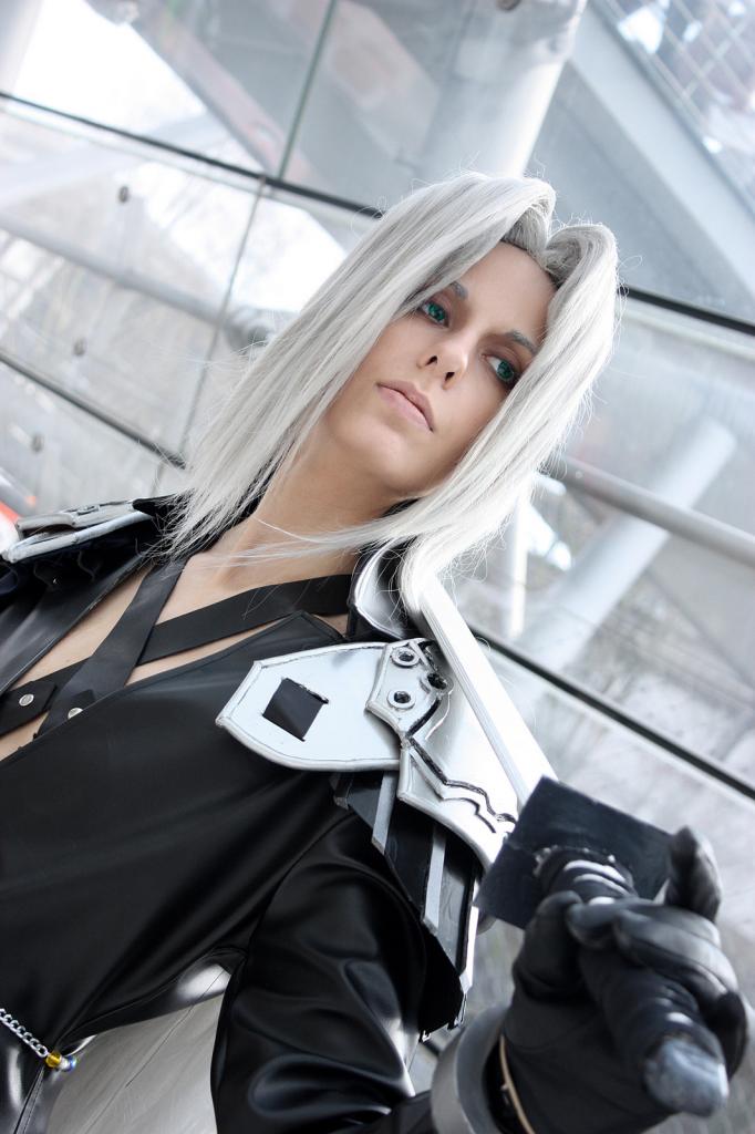 Photo of Aby cosplaying Sephiroth (Final Fantasy Dissidia) .