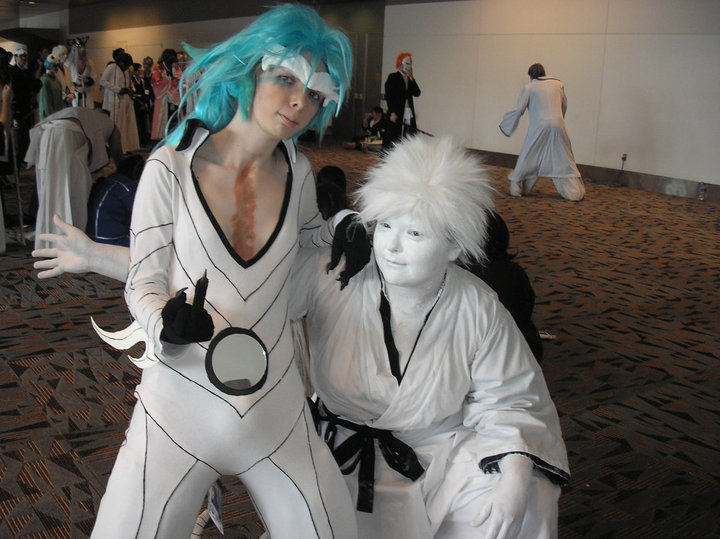 Grimmjow Jeagerjaques (Bleach) cosplayed by GrimmKitty.
