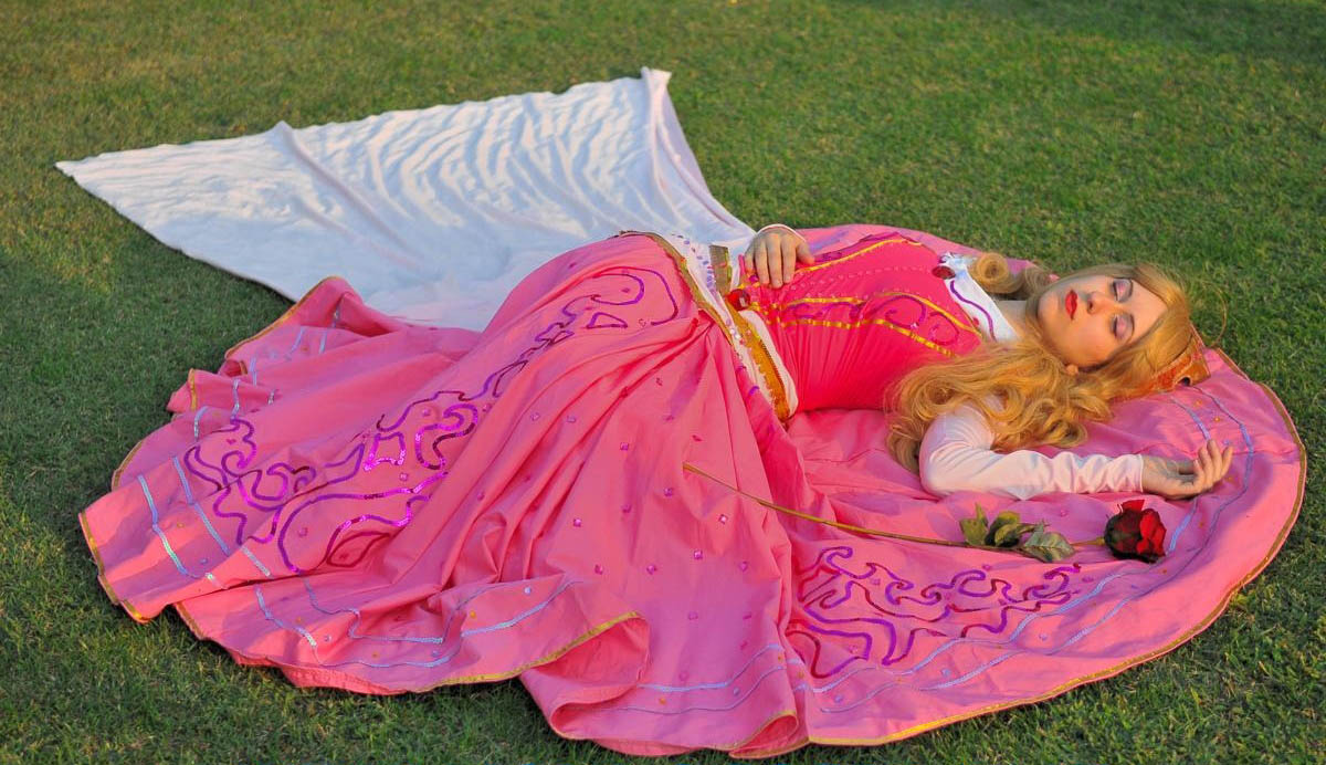 Princess Aurora (Sleeping Beauty) cosplayed by Piperina.