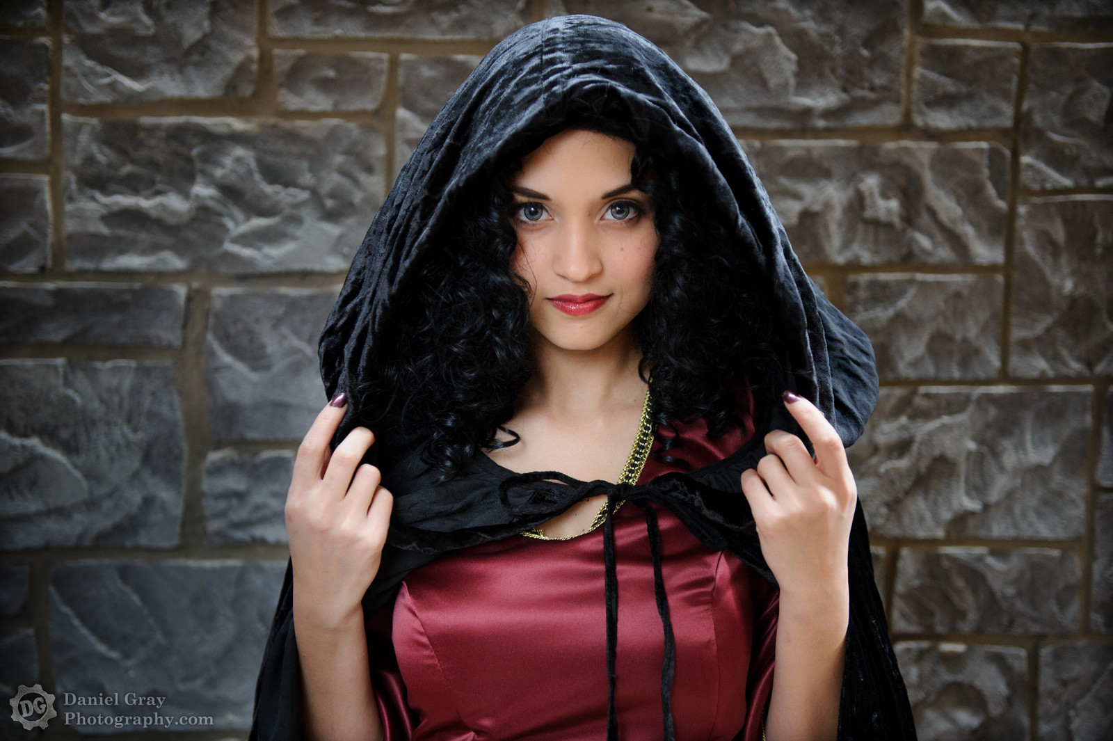 Photo of DiJi Mon cosplaying Mother Gothel (Tangled) .