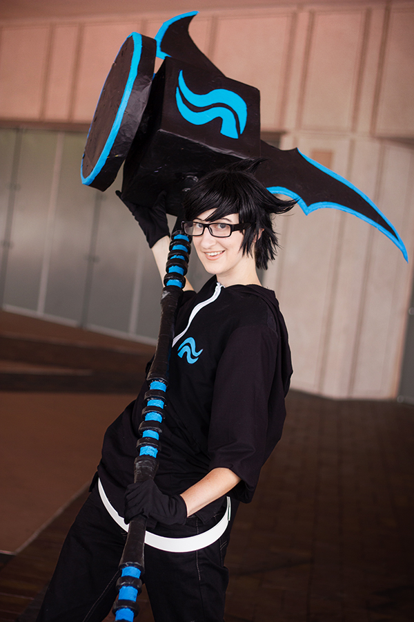 Photo of Mur cosplaying John Egbert (MS Paint Adventures / Homestuck) .