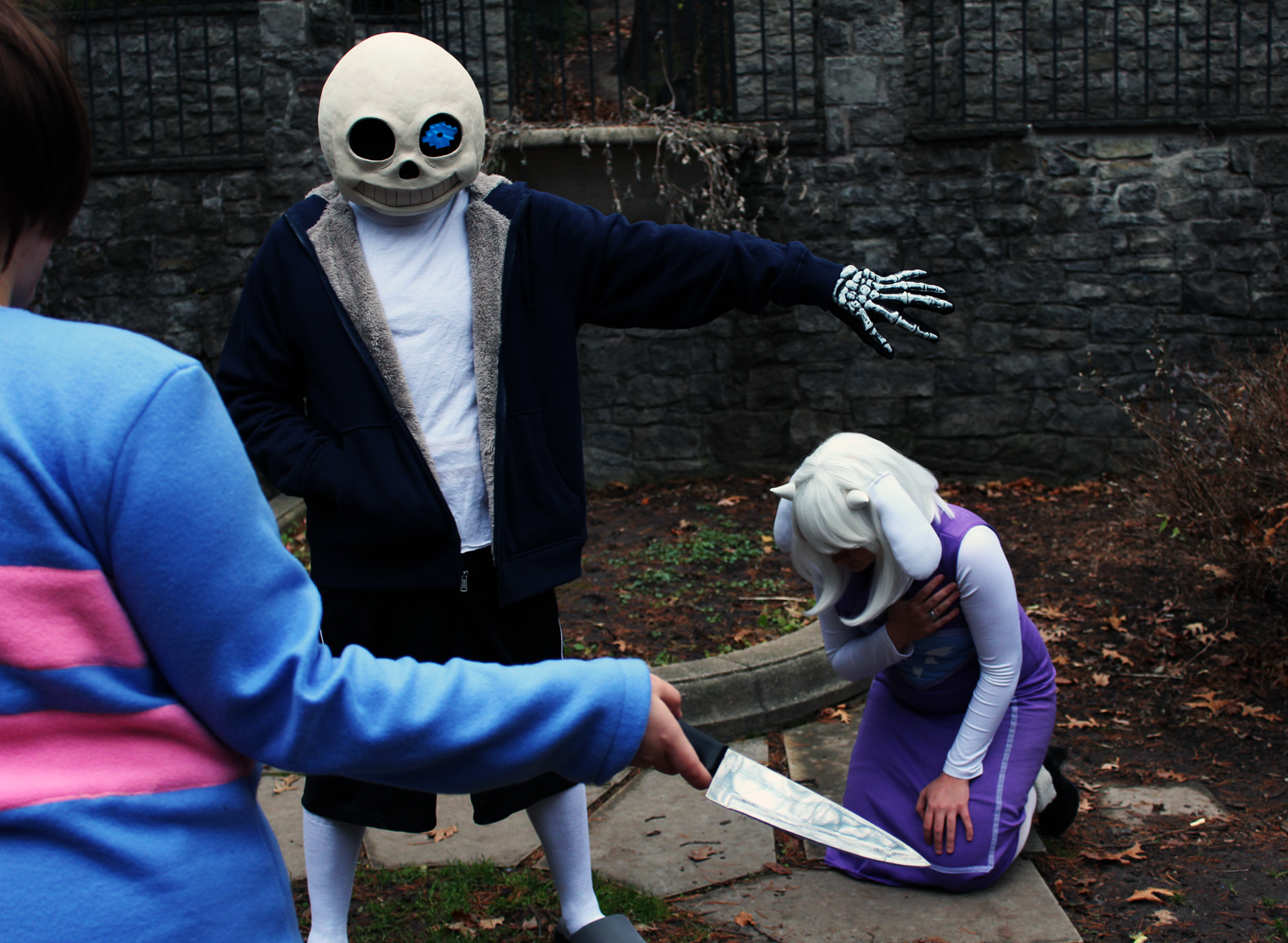 Photo of Sinth cosplaying Sans (Undertale) .