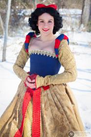 Snow White from Snow White and the Seven Dwarfs worn by Sara Cosplays