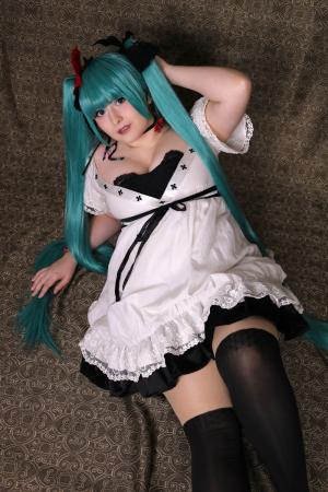 Hatsune Miku from Vocaloid by MahouMelon